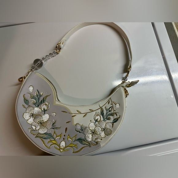 Very Unique Blue and White bag with amazing art design 🤍 - Picture 2 of 4